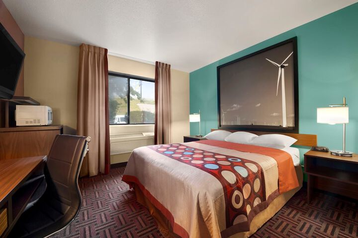 2 Queen Beds (2 of 12)