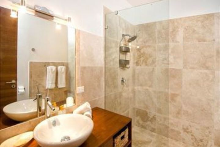 Room 4 of 25
