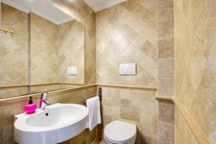 Room 3 of 25