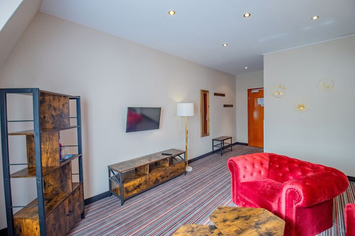 Room 18 of 119