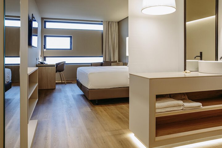 Room 47 of 118