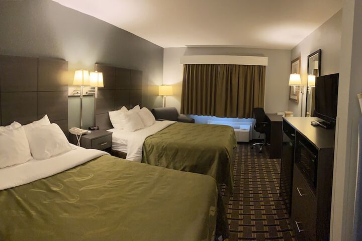 1 Queen Bed (14 of 19)