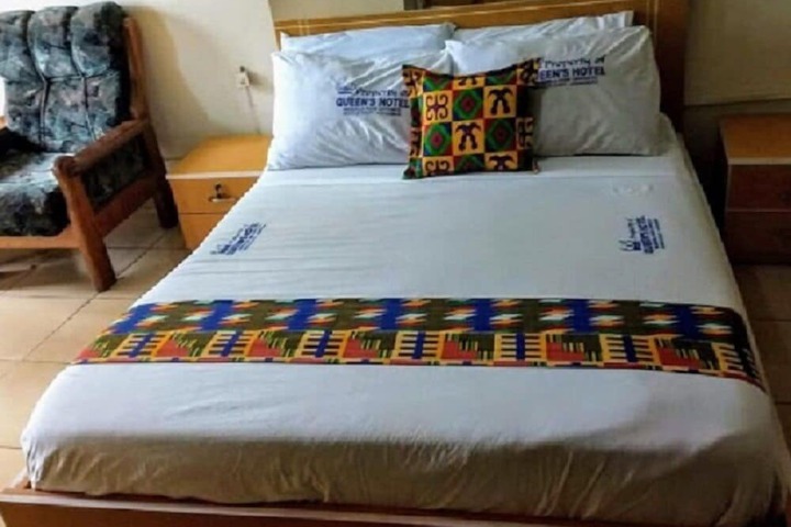 Room 5 of 6