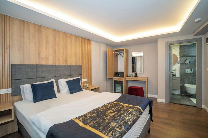 Room 10 of 38