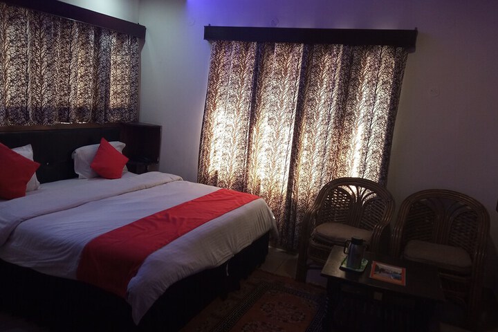 Room 11 of 28