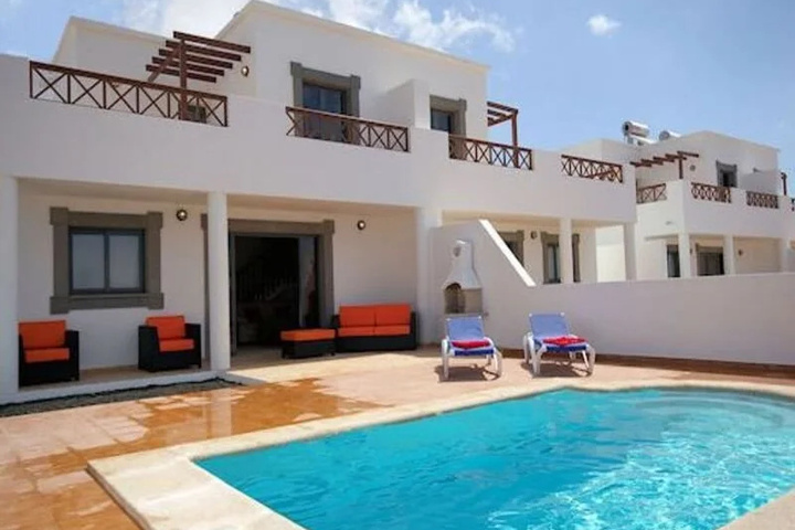 Hotel with Pool
