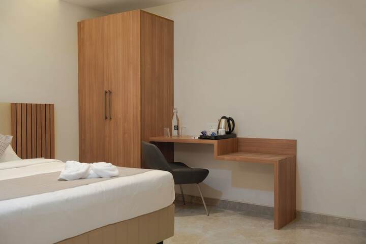 Room 9 of 32