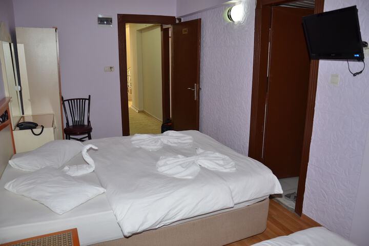 Room 8 of 28