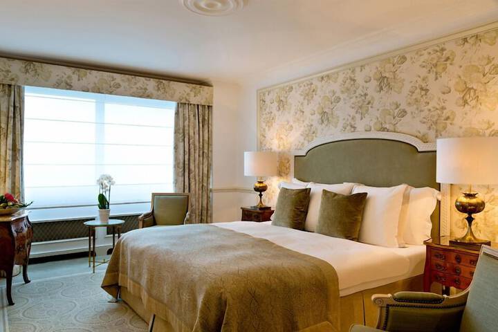 Room 43 of 183