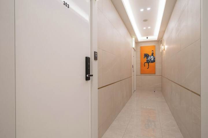 Ballroom/Hall 38 of 43