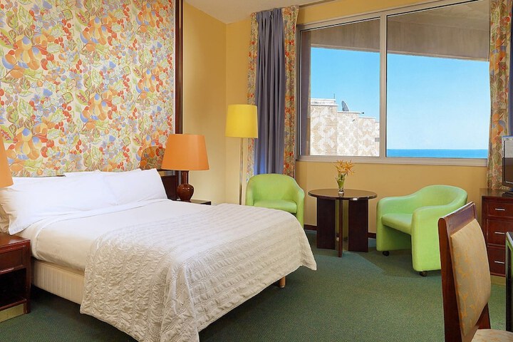 Room 7 of 23