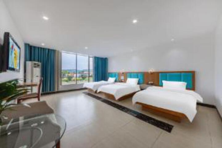 Room 5 of 6