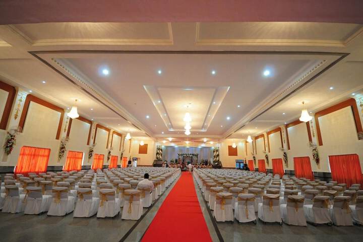 Ballroom/Hall 18 of 25