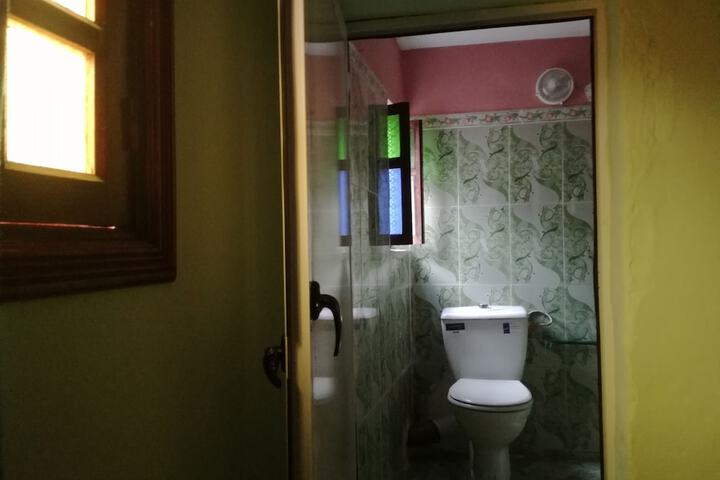 Room 21 of 38