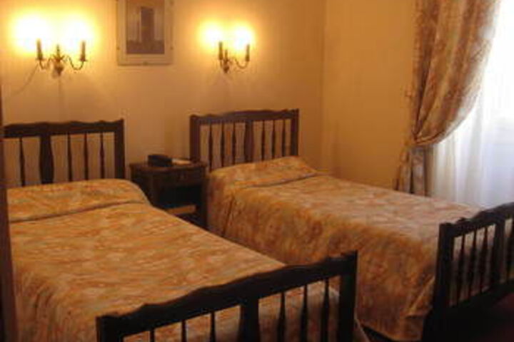 Room 16 of 27