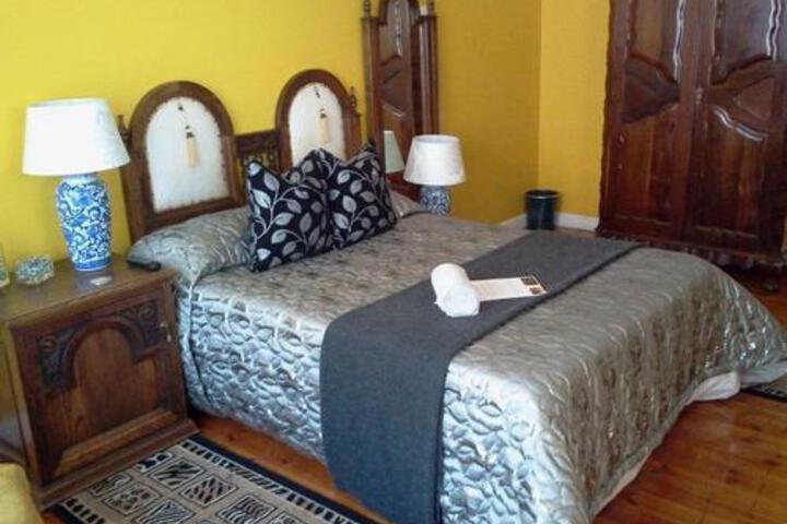 Room 3 of 6