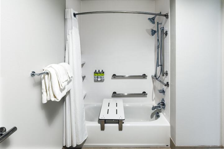 1 King Bed (3 of 10)