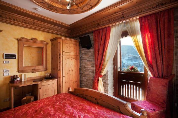 Room 13 of 77