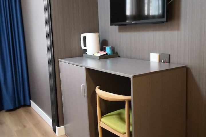 Room 14 of 19