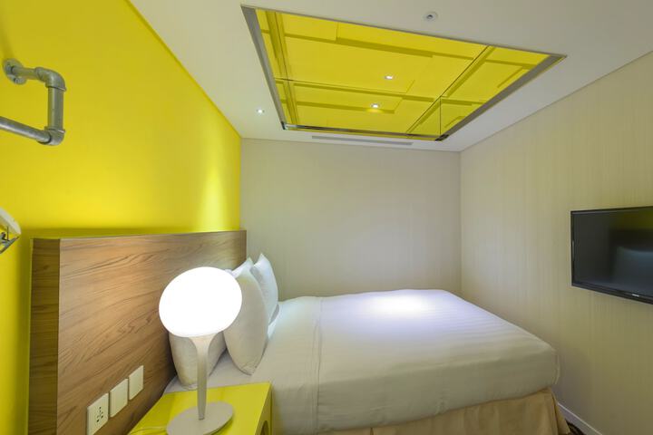 Room 28 of 171