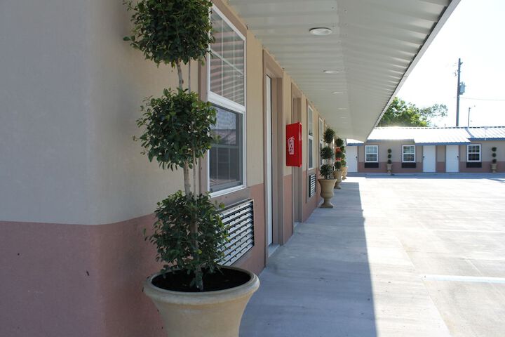 Ballroom/Hall 22 of 29