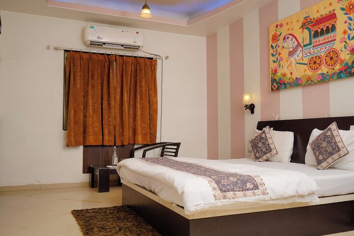 Room 73 of 159