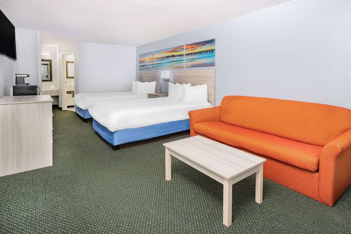 2 Double Beds (8 of 12)