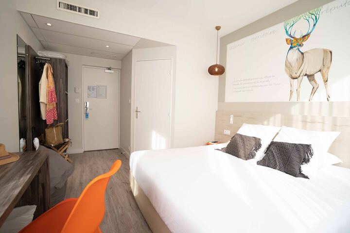 Room 8 of 60