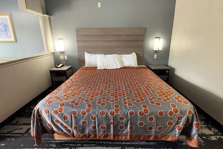 Room 12 of 66