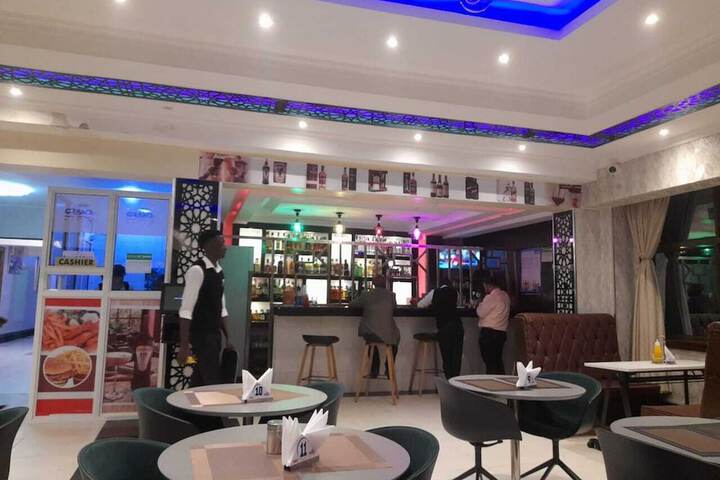 Lounge 42 of 63