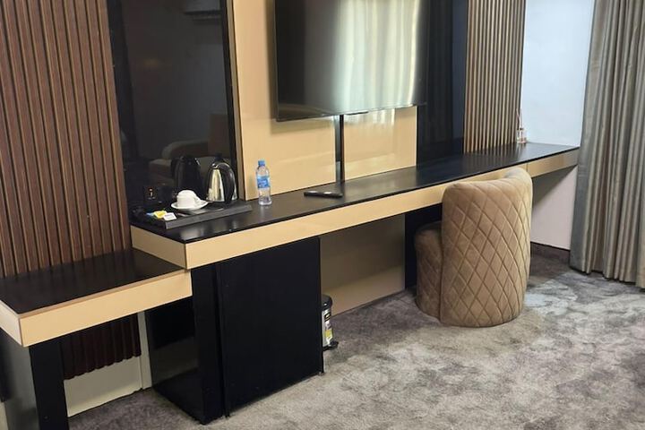 Room 13 of 21