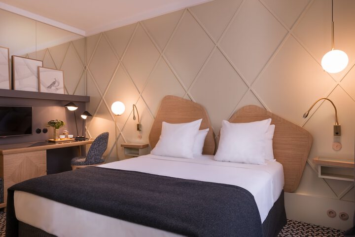 Room 6 of 45