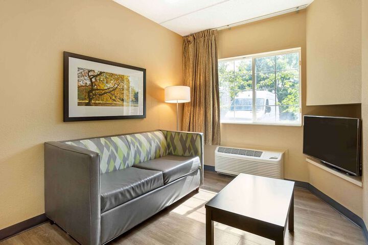 1 Queen Bed Suite Kitchen (5 of 6)