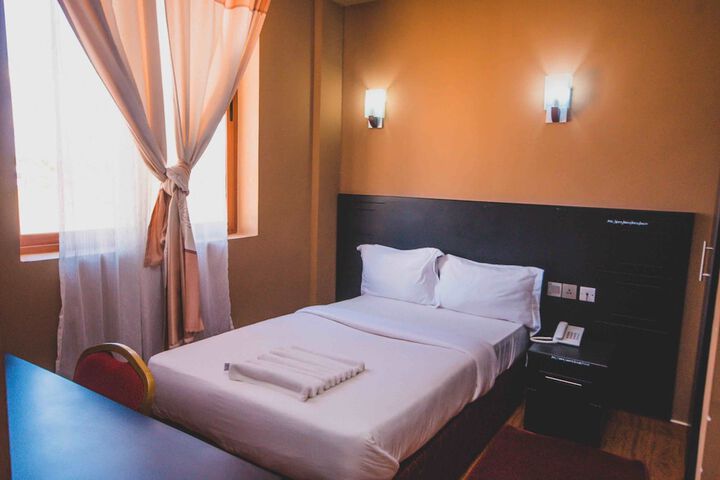 Room 8 of 24