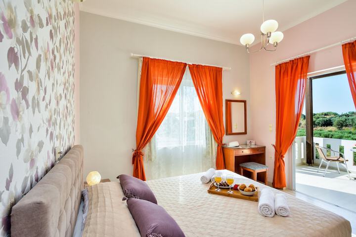Room 6 of 33