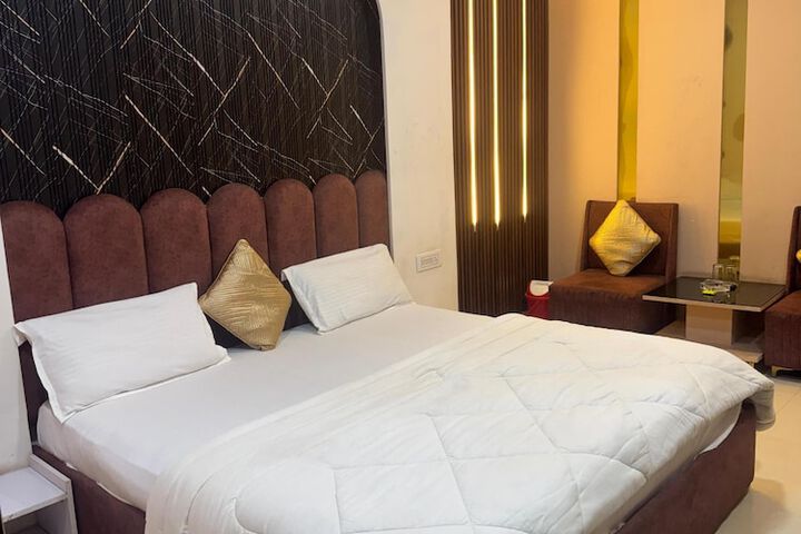 Room 13 of 29