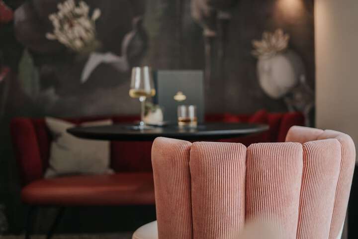 Lounge 87 of 115