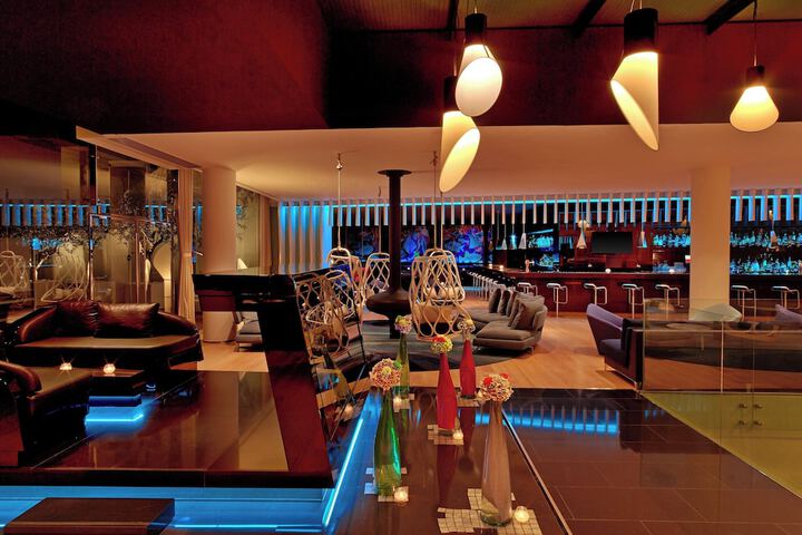 Lounge 181 of 246