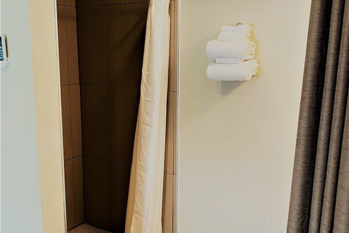 Room 28 of 47