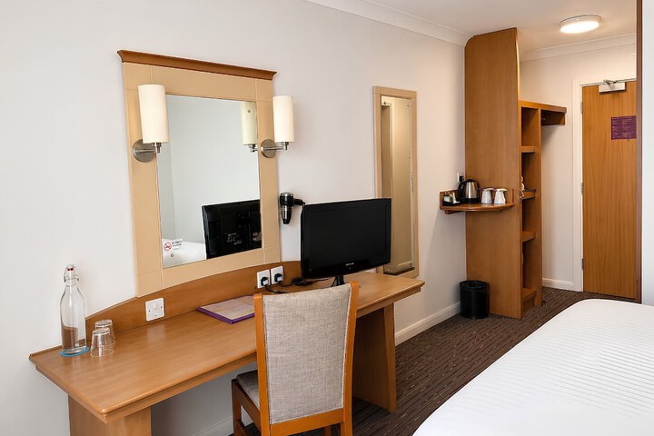 Room 14 of 22