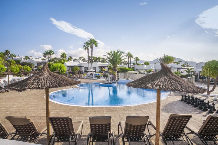 Hotel Pool