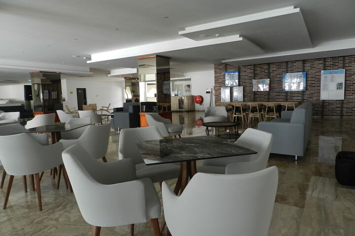 Entrance & Lobby