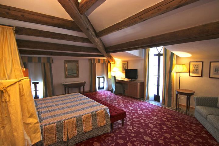 Room 43 of 175