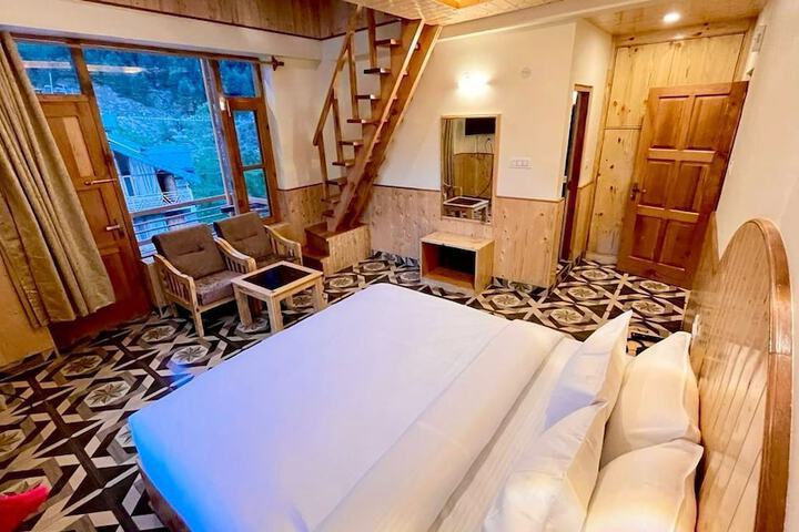Room 16 of 36