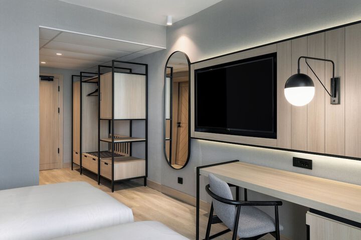 Room 22 of 83