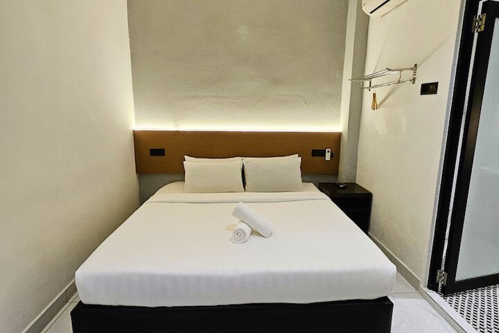 Room 62 of 102