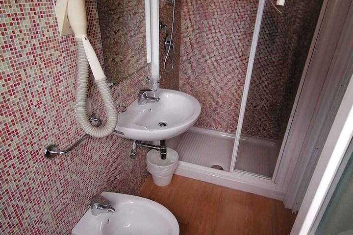 Room 15 of 20