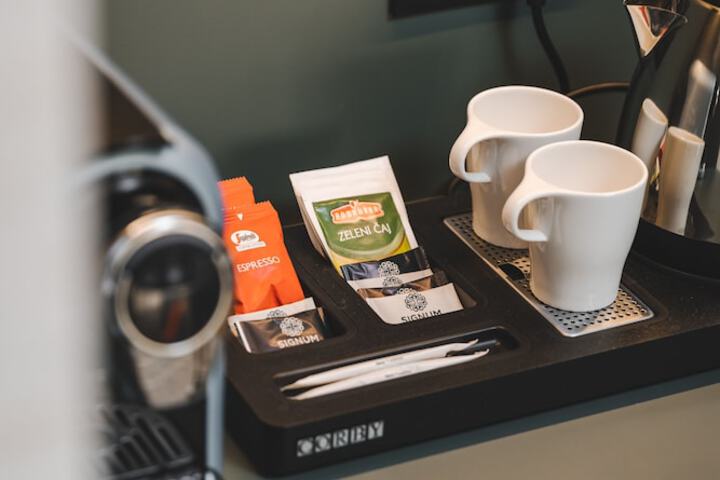 Breakfast/Coffee Service 19 of 42