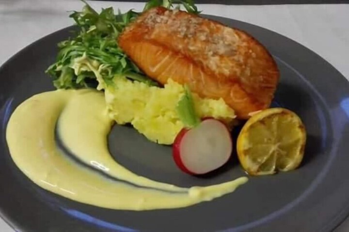 Dining 32 of 46
