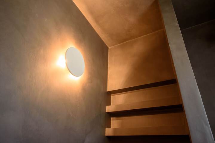 Room 8 of 135
